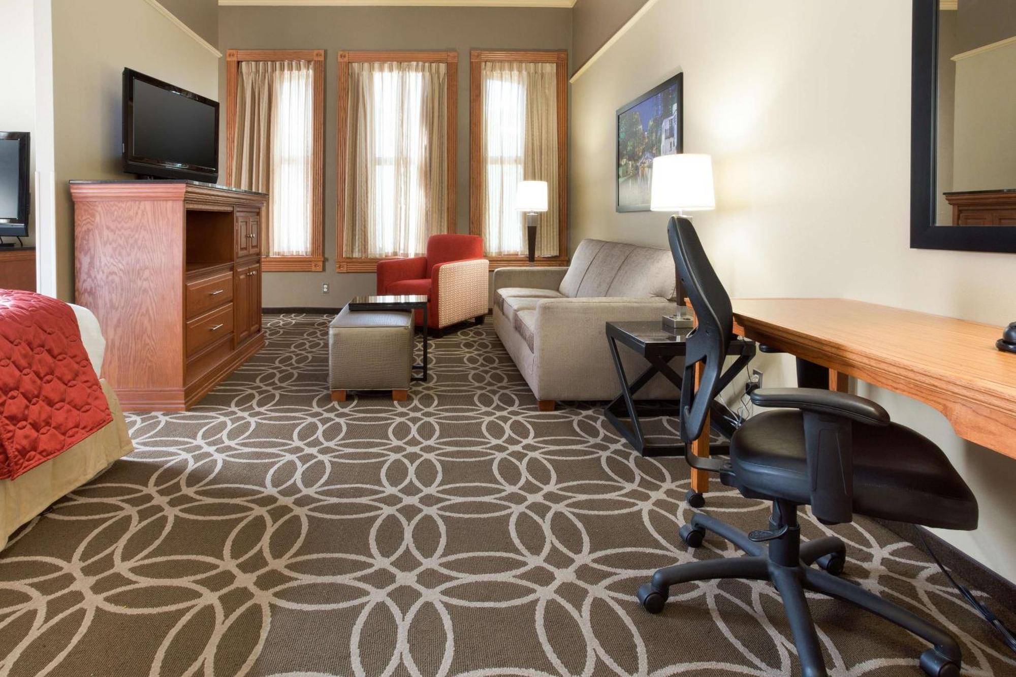 Hotel Drury & Riverwalk